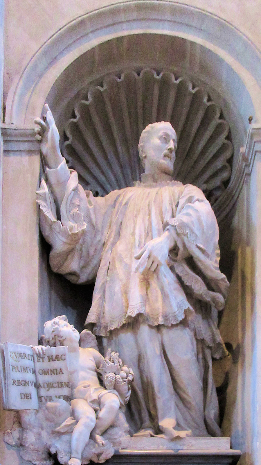 Statue im Petersdom in Rom