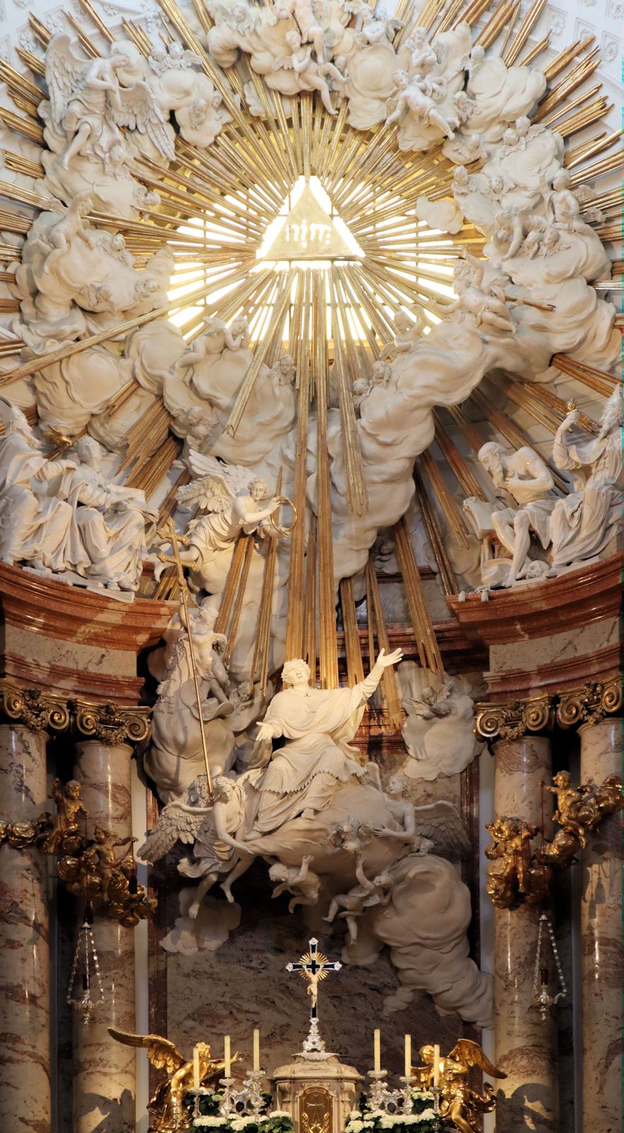 Karl Borromäus' Aufnahme in den Himmel, Hochaltar in der Karlskirche in Wien