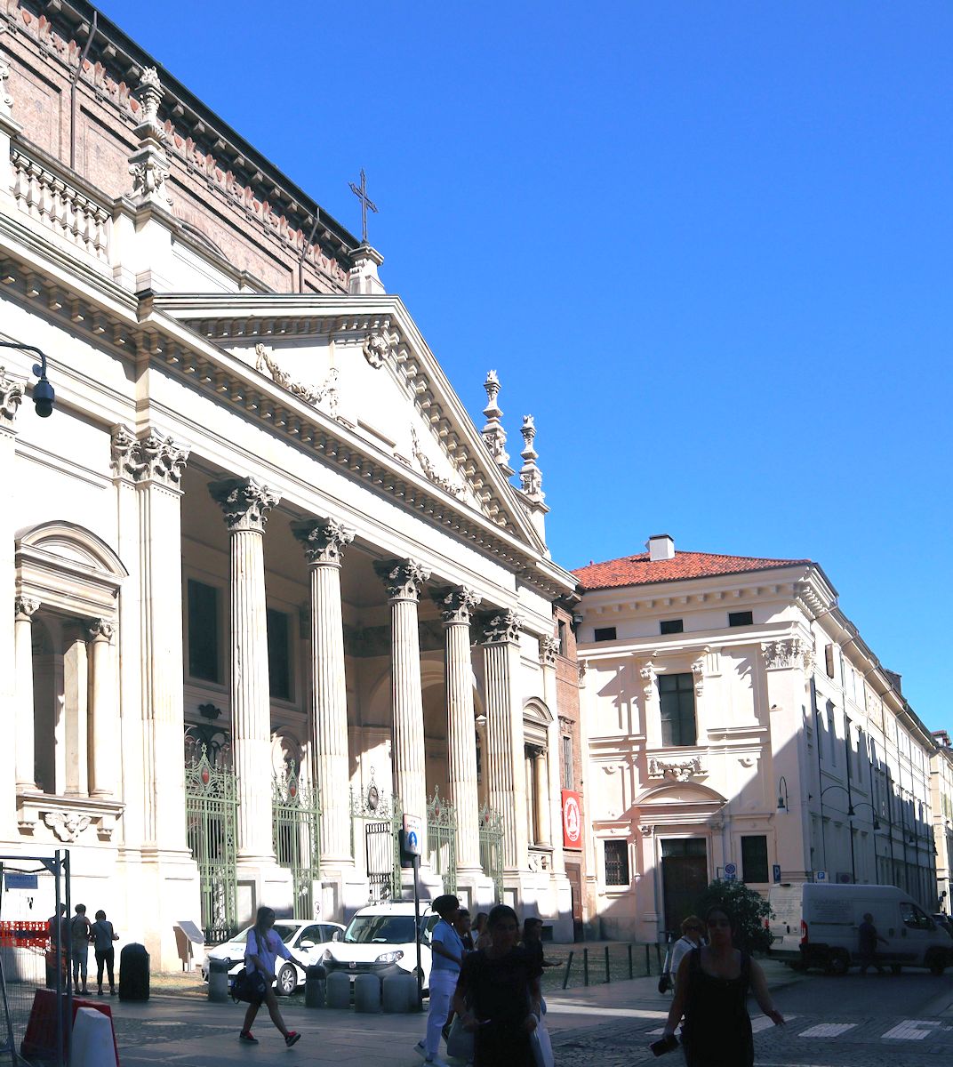 Kirche San Filippo Neri und ehemaliges Jesuitenkolleg der Adligen in Turin
