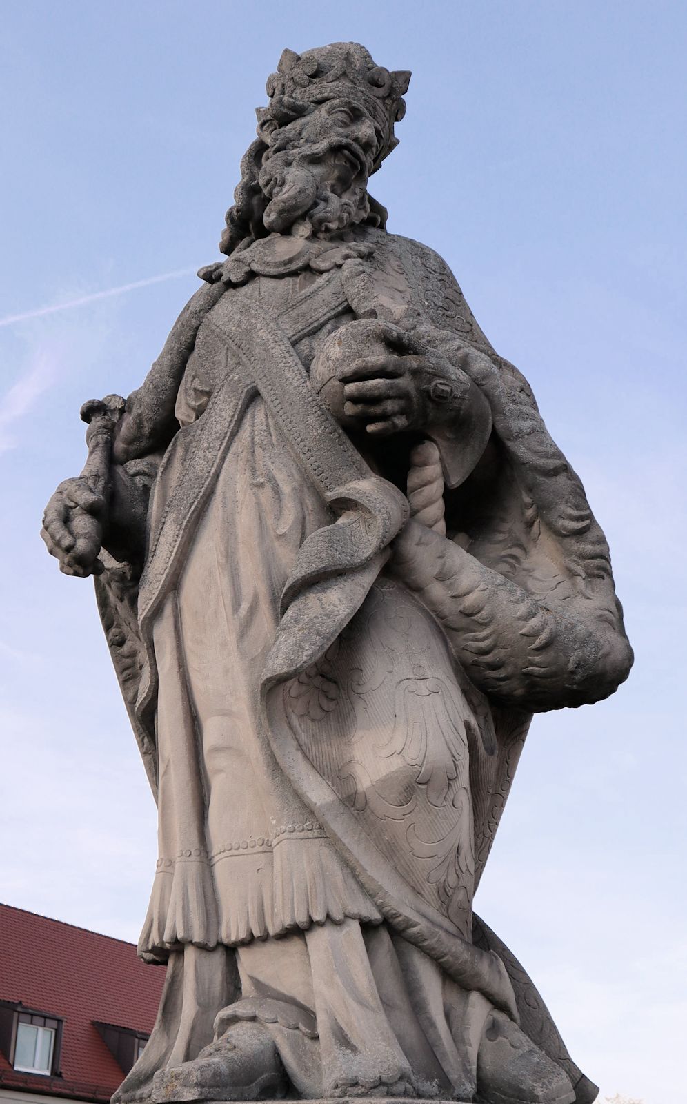 Statue auf der Alten Brücke in Würzburg