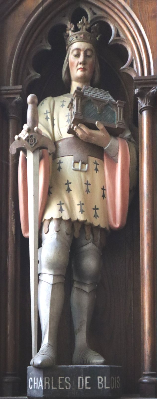 Statue in der Kathedrale in Tréguier