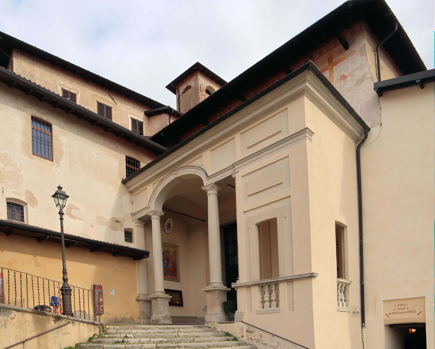 Kloster und Sanktuarium Santa Maria del Monte bei Varese
