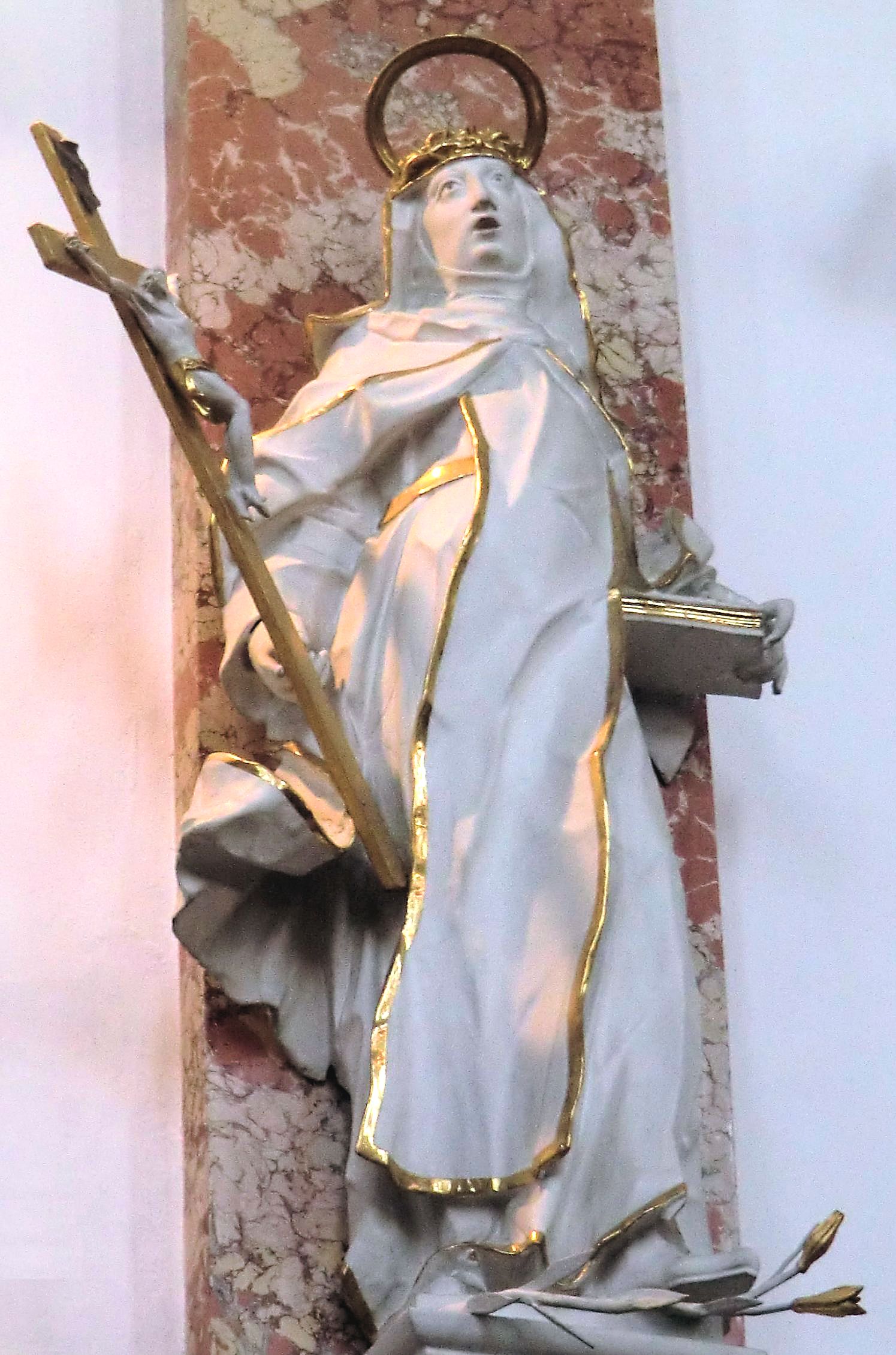 Statue in der Klosterkirche Maria Medingen in Mödingen