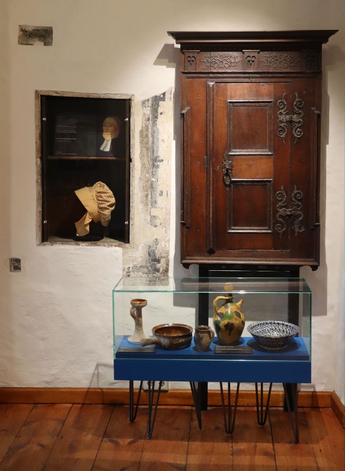 Ausstellungsstücke im Sterbehaus in Torgau