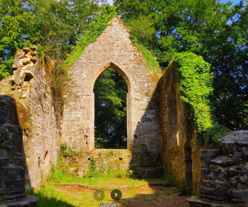 Reste der Kapelle Notre-Dame de Burgo