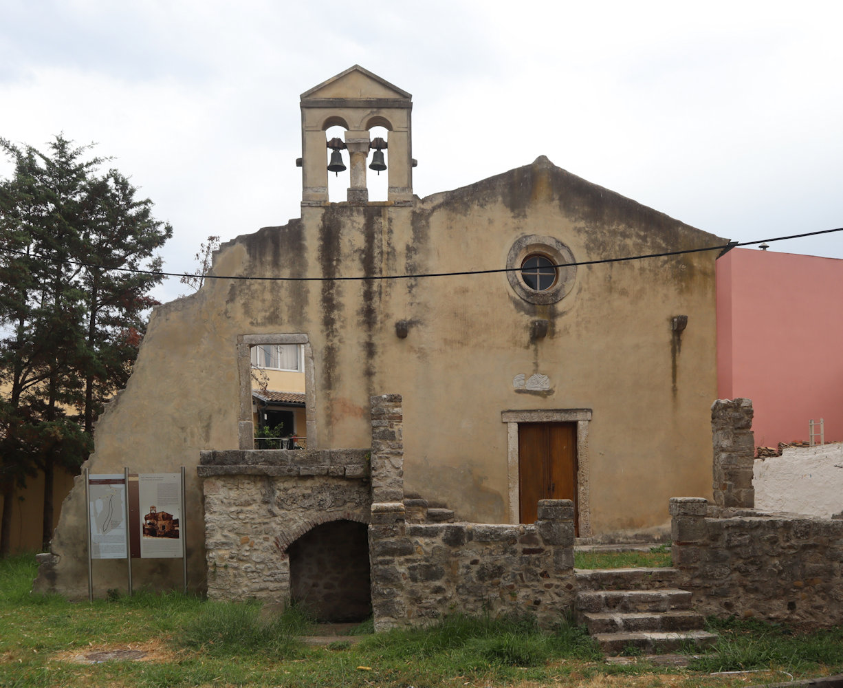 Athansios-Kirche mit Resten des früheren Stadtturmes, im Stadtteil Palaiopolis von Korfu-Stadt, dem früheren Zentrum der Insel