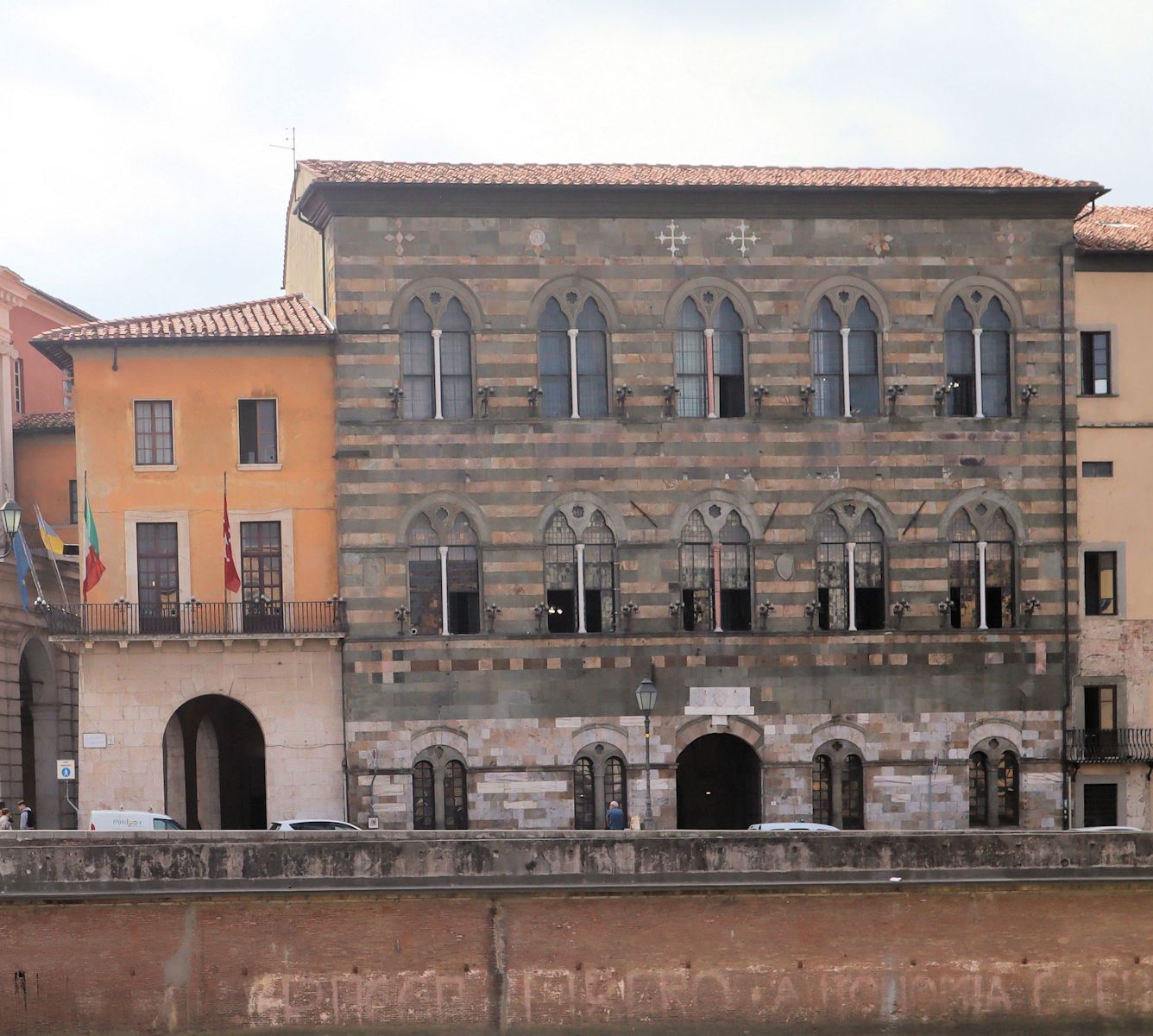 Palazzo Gambacorti am Ufer des Arno in Pisa