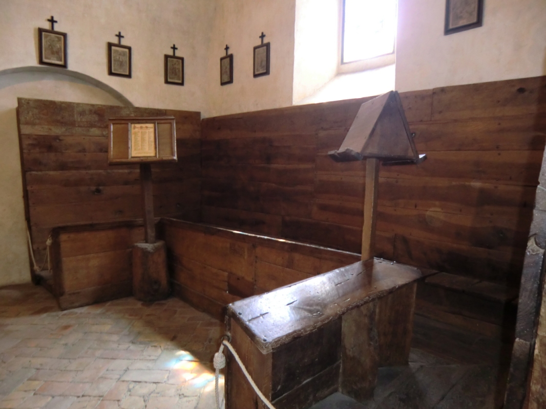 Originales Chorgestühl aus Klaras Zeit im Kloster San Damiano