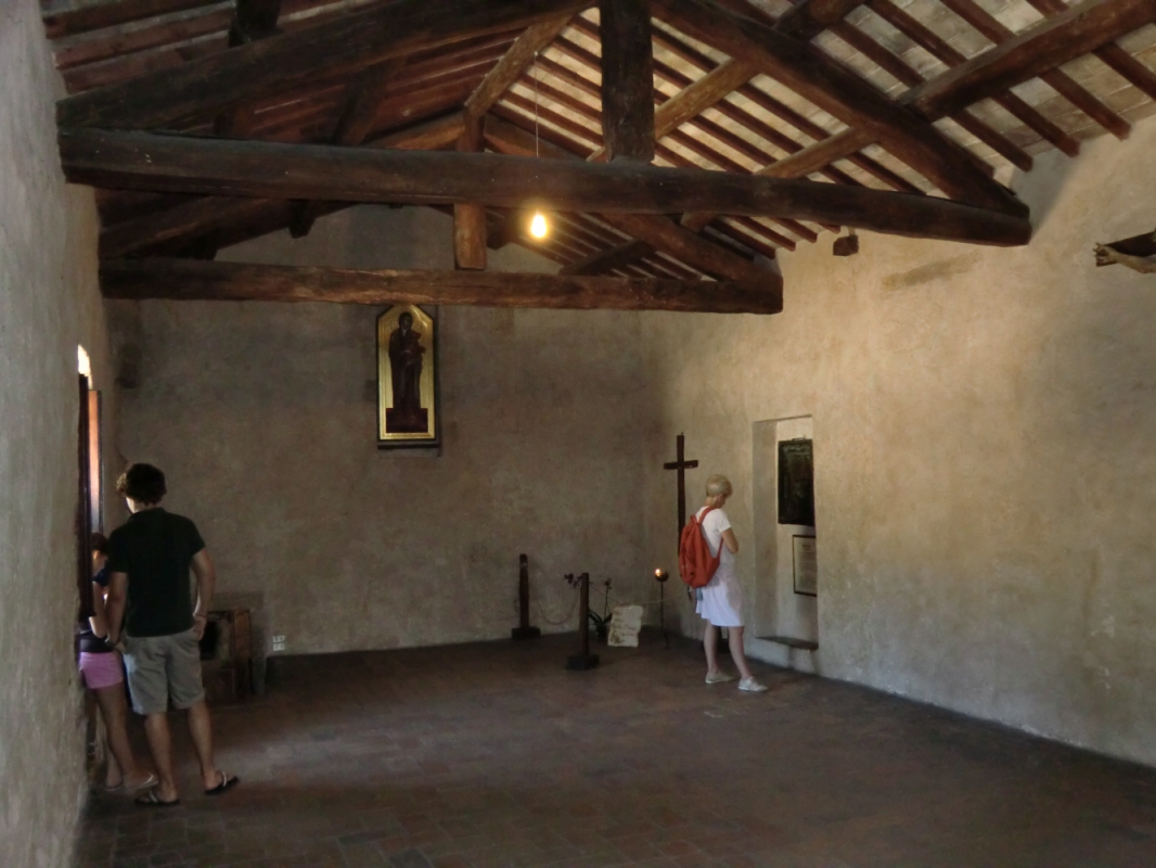 Dormitorium im Kloster San Damiano, hinten in der Ecke der Platz, wo Klara starb