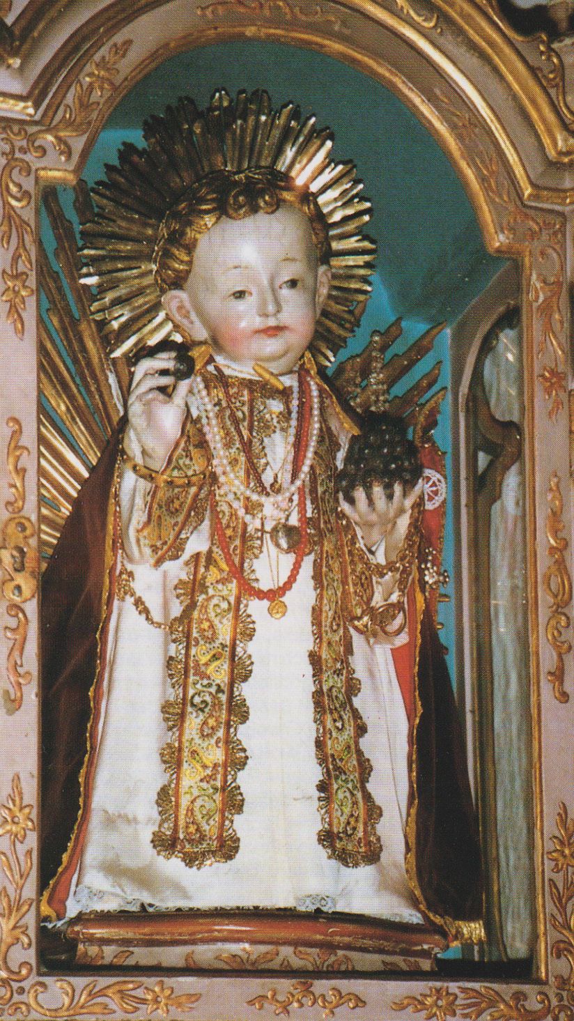 Das „Columba Jesulein”, die Jesuskind-Figur der Kolumba, eine Schnitzfigur aus dem 15. Jahrhundert, in der Kirche des ehemaligen Klosters Altenhohenau in Griesstätt