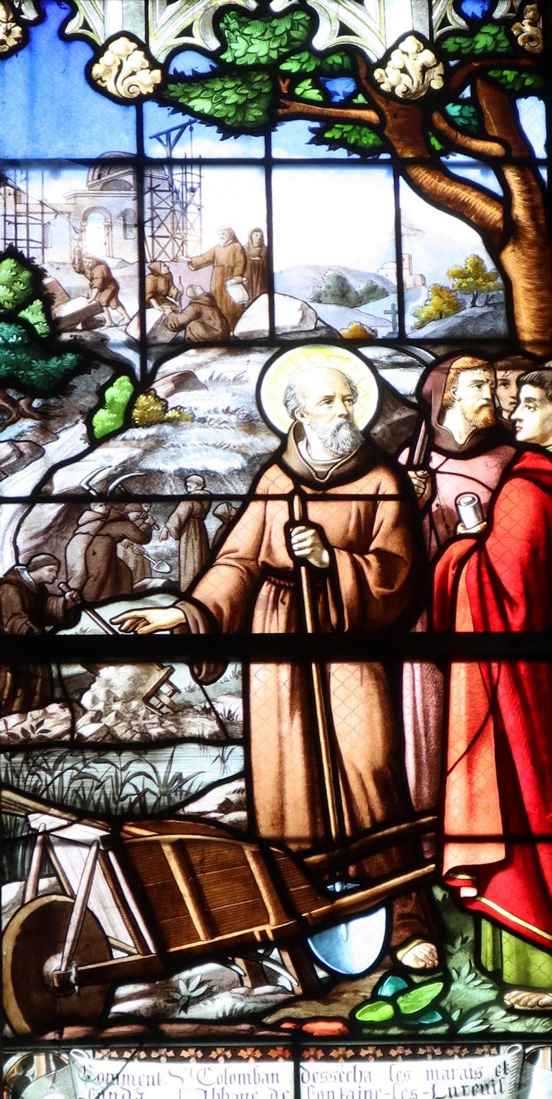 Glasfenster: Kolumban bei der Gründung des Klosters Fontanas, in der Kirche in Fontaine-lès-Luxeuil
