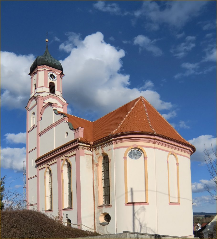 Die Heilig-Kreuz-Kirche in Mindelzel