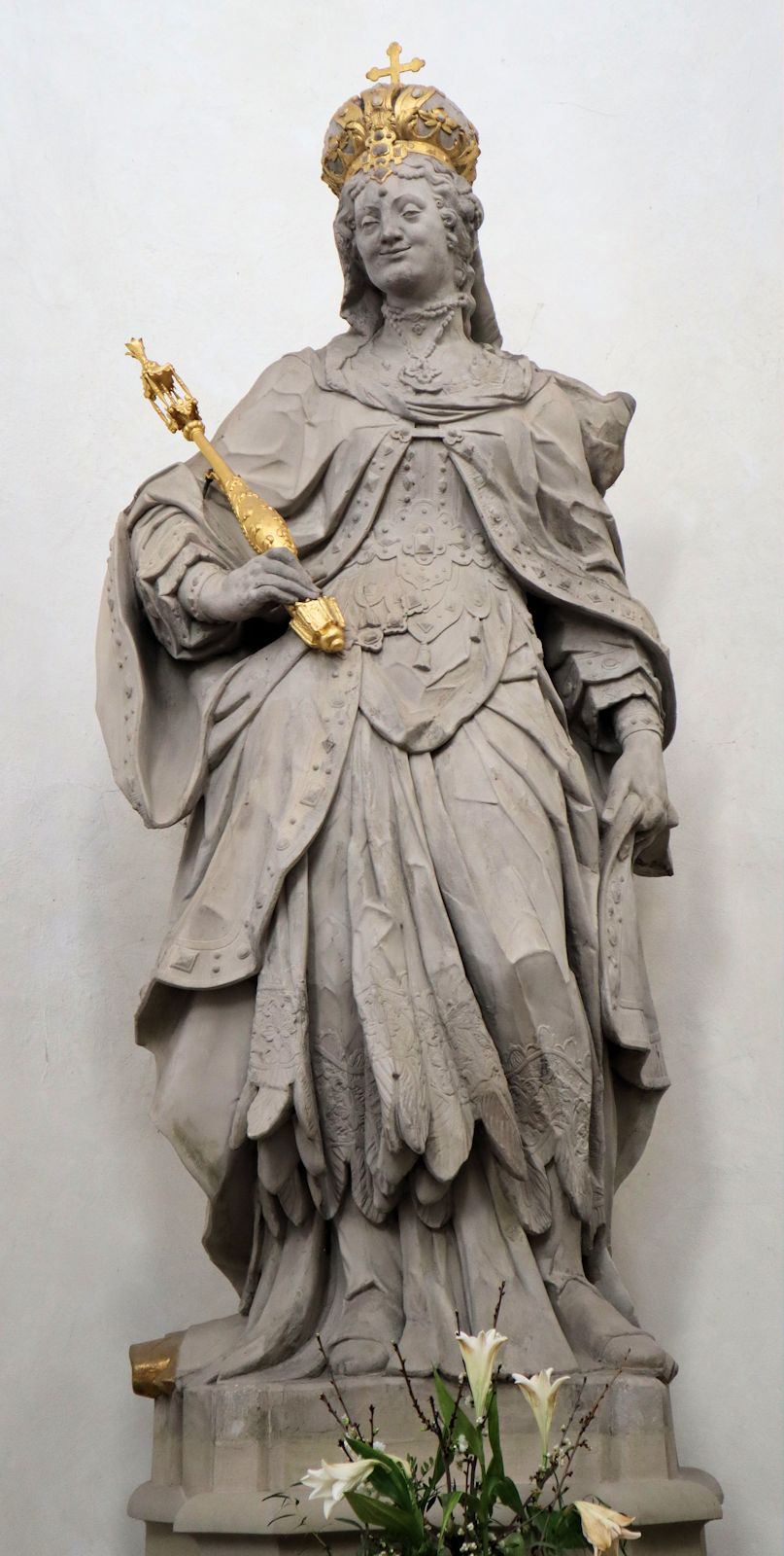 Kunigunde-Statue in Bamberg. Kaiser Heinrich II. schenkte 997 seiner Braut Bamberg als Morgengabe