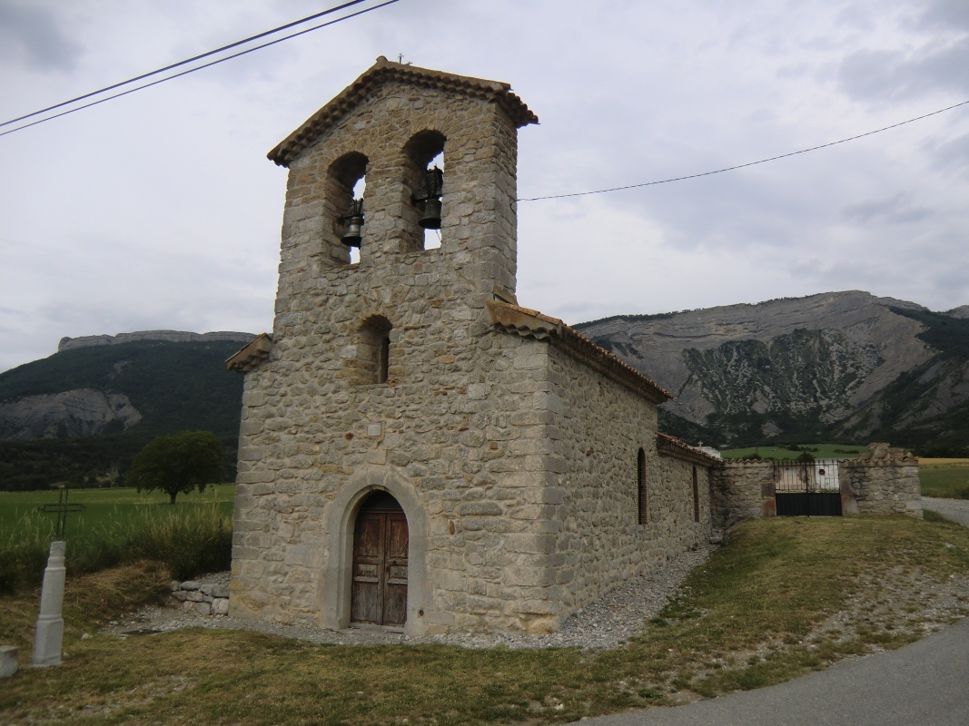 Friedhof mit Kapelle an der Stelle des ehemaligen Klosters von Douzère