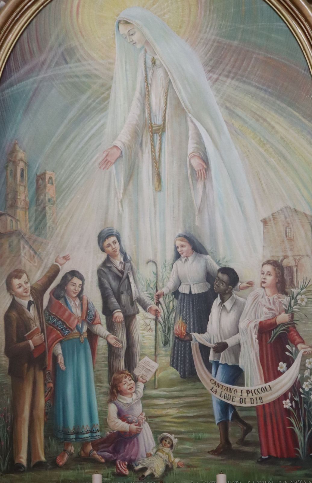 Altarbild „die heiligen Kinder”: Dominikus Savio, Laura Vicuña, Franziskus Marto, Antonietta Meo, Jacinta Marto, Kizito und Maria Goretti (von links), in der ehemaligen Kirche der Franziskaner, heute „Sanktuarium Madonna von Fátima und heilige Kinder” in Città della Pieve bei Perugia