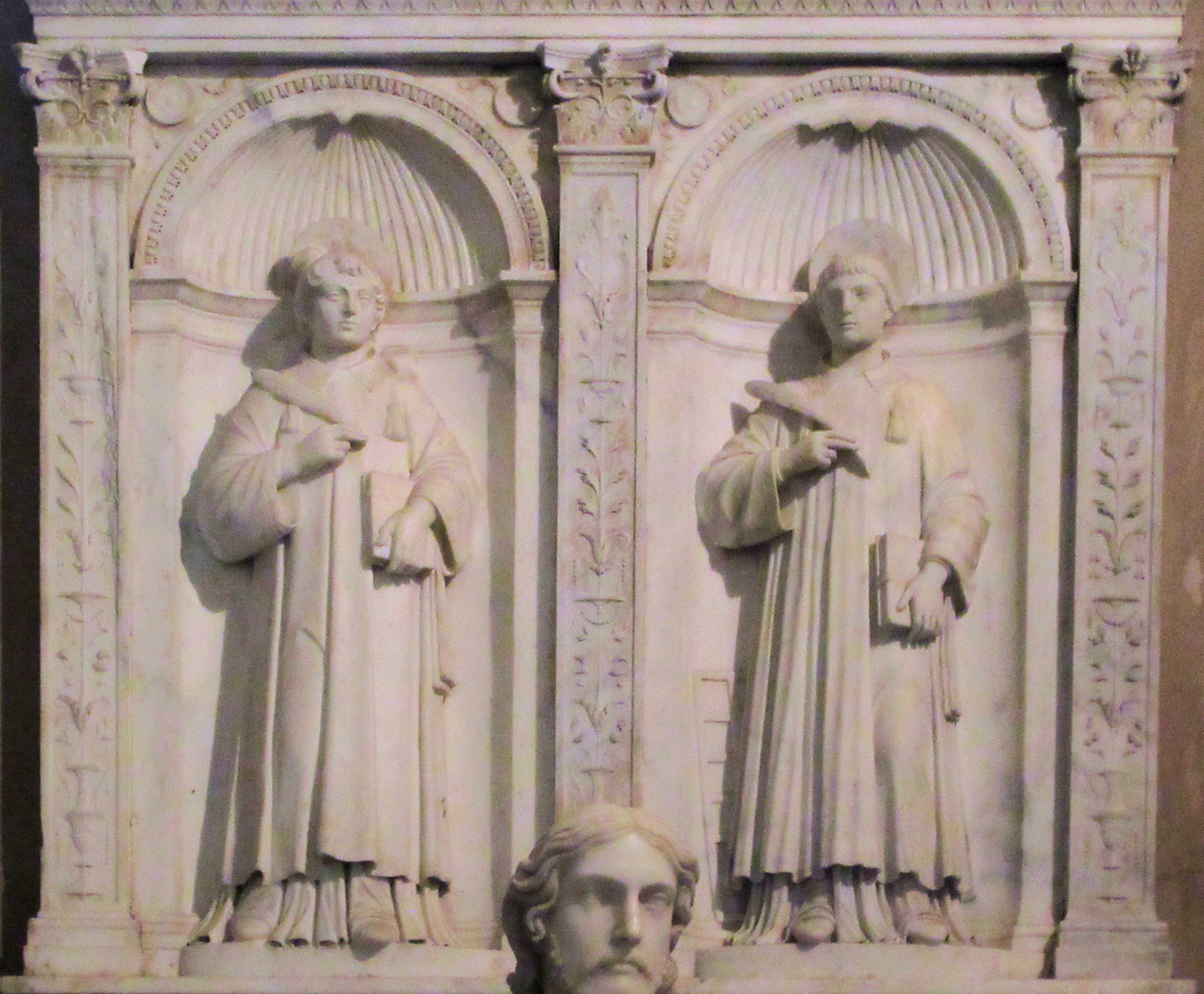 Altar für Stephanus und Laurentius, 14. Jahrhundert, in der Kirche Sant'Agnese fuori le mura in Rom