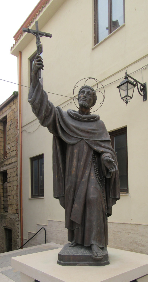 Statue vor dem ehemaligen Dominikanerkloster in Santo Stefano Quisquina