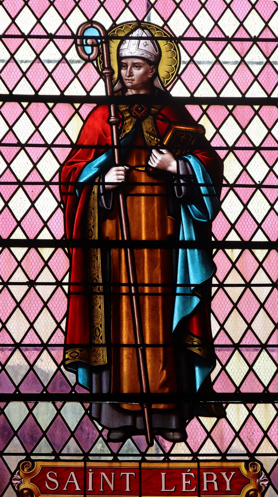 Glasfenster in der Laurus geweihten Kirche in Saint-Léry bei Vannes