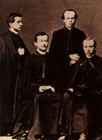 Leo Dehon (2. von links) mit Kollegen als Stenograf beim 1. Vatikanischen Konzil