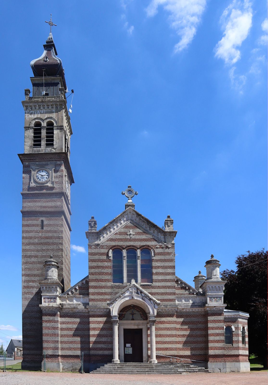 Pfarrkirche in La Capelle, wo die Pfarrei nach Leo Dehon benannt ist