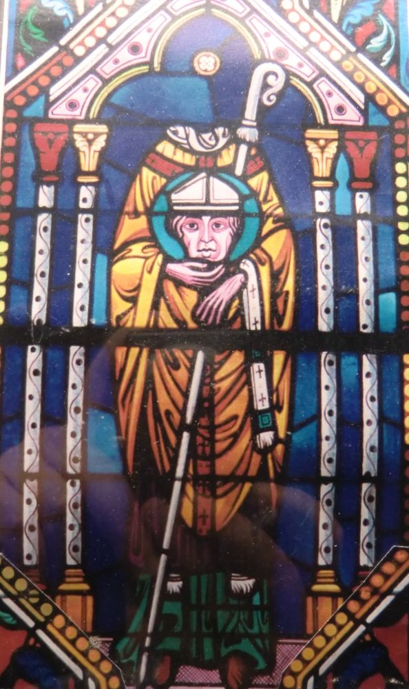 Glasfenster: Leo, seinen Kopf tragend, in der Kathedrale in Bayonne