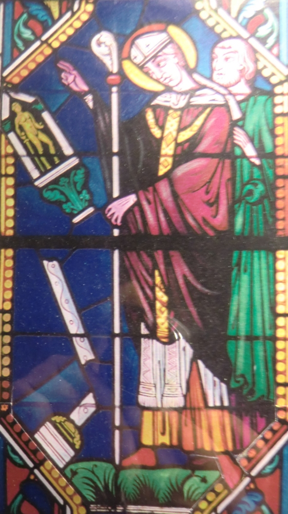 Glasfenster: Leo stürzt den Götzen, in der Kathedrale in Bayonne