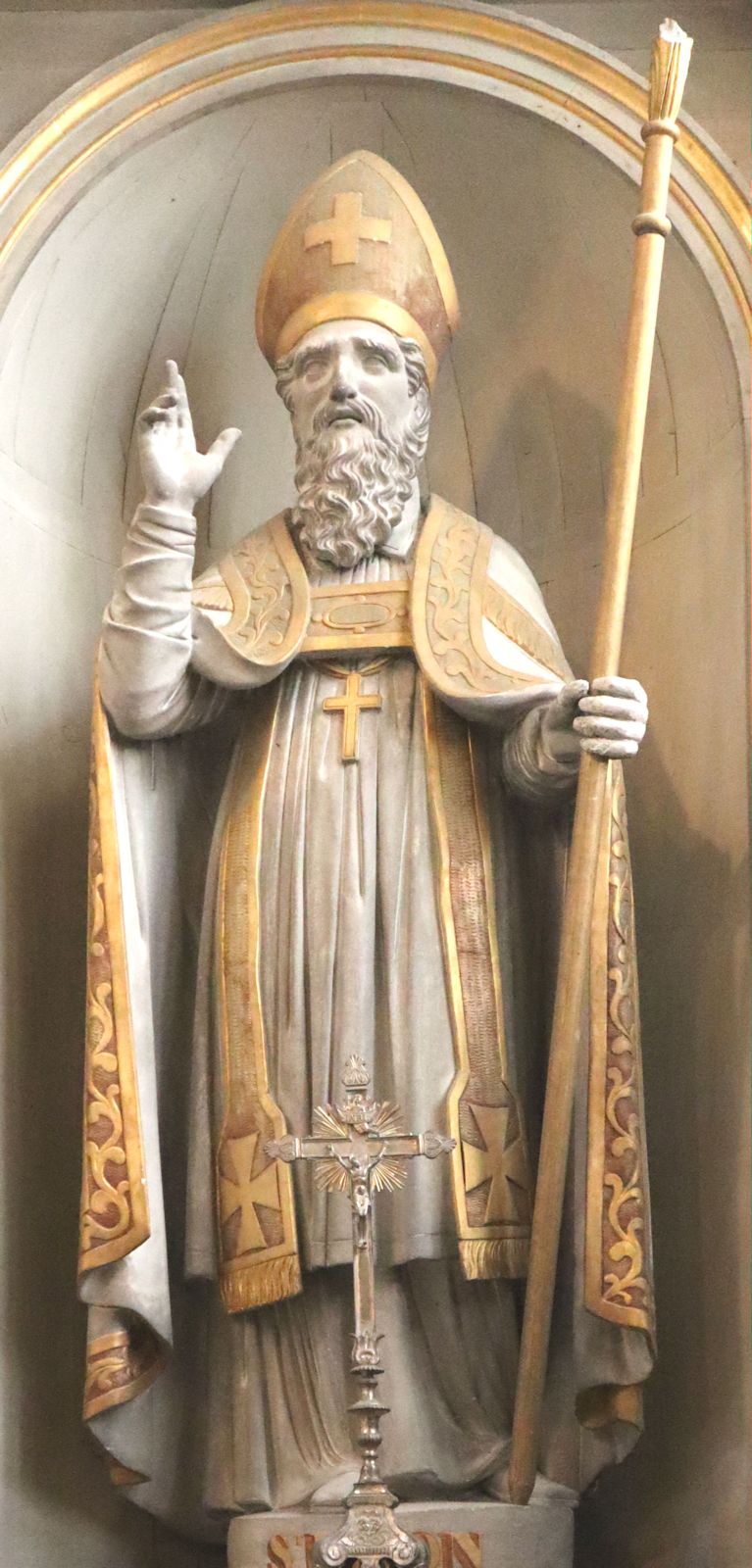 Statue in der Pfarrkirche in Carentan