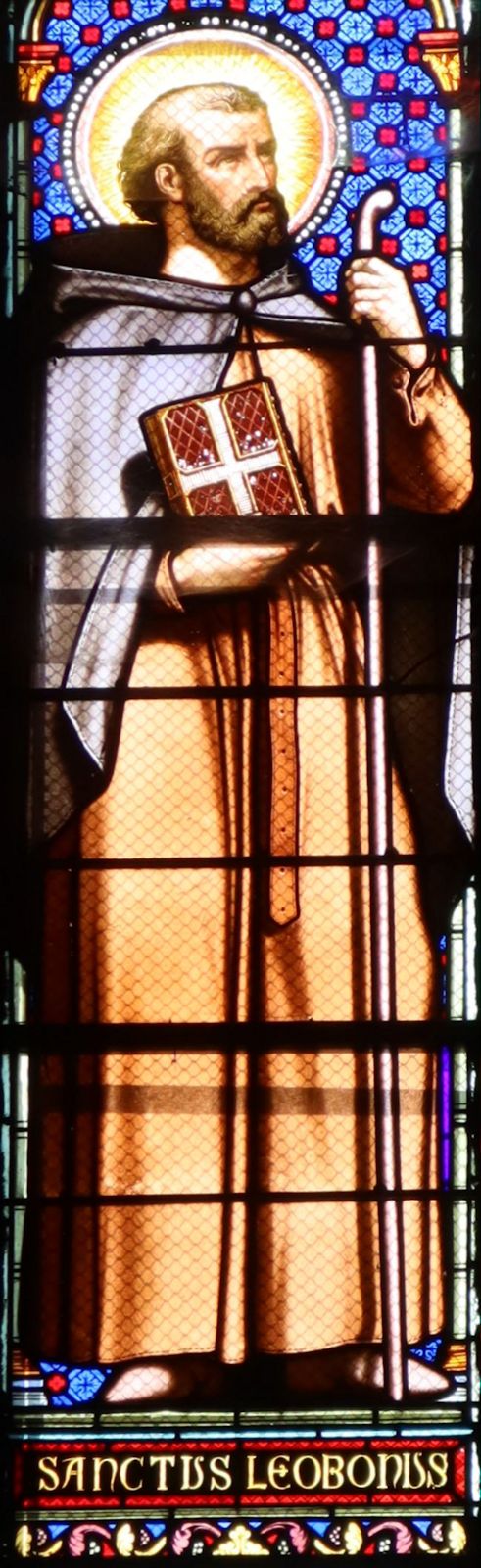 Glasfenster in der Pfarrkirche in Salagnac