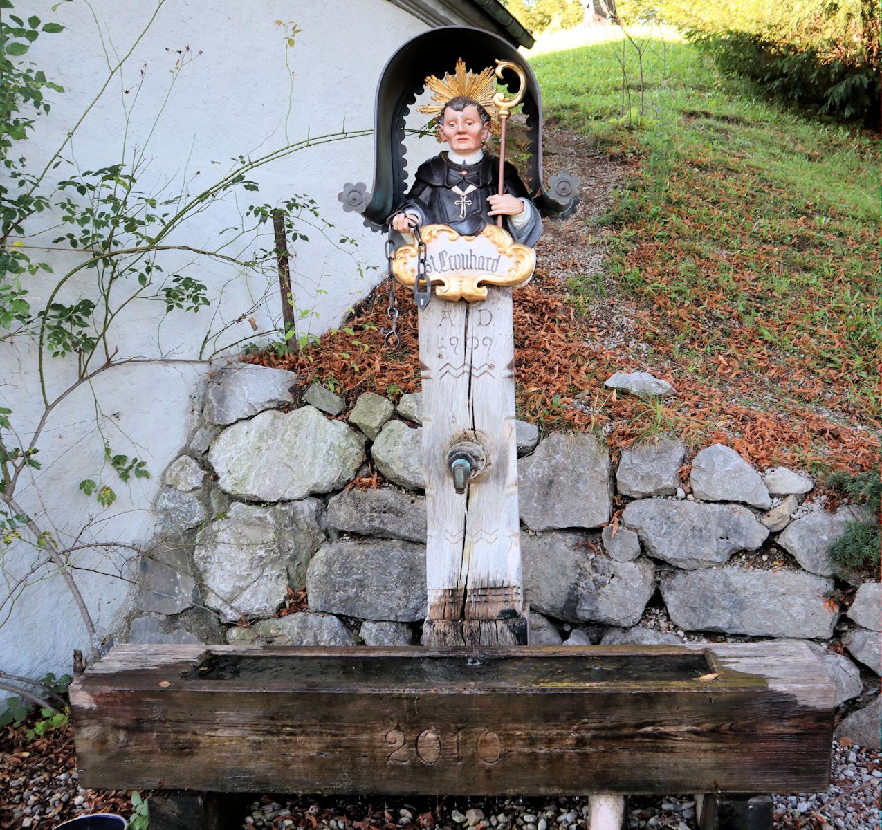 Brunnen am Weg zur Leonhardikapelle in Bad Tölz