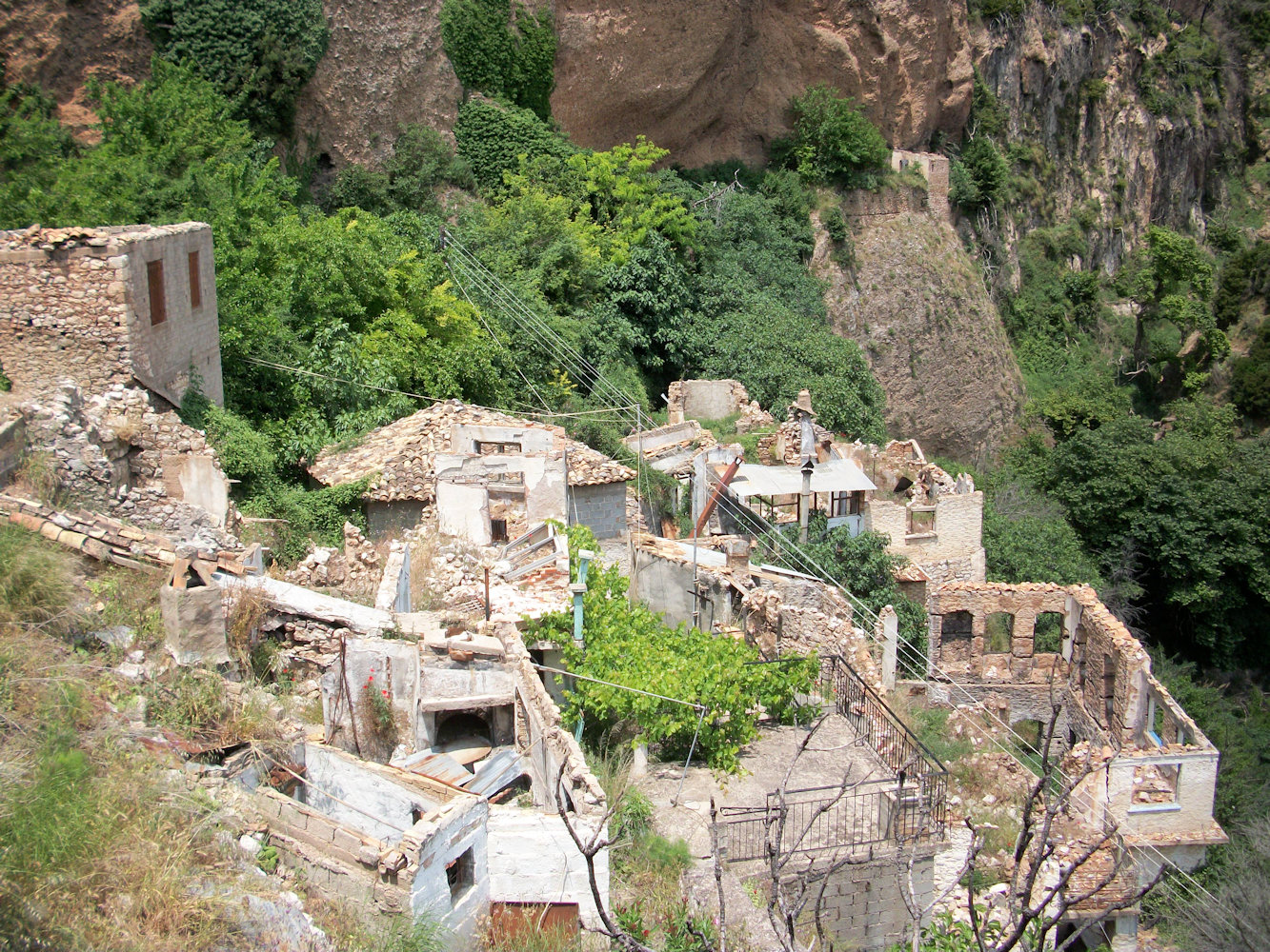 Ruinen des Klosters Panagia Pepelenitsa bei Kounina