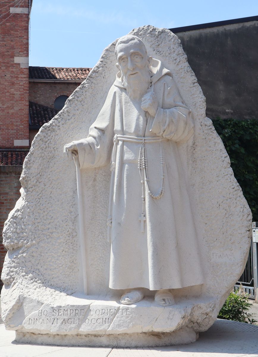 Denkmal vor dem Kapuzinerkloster in Padua