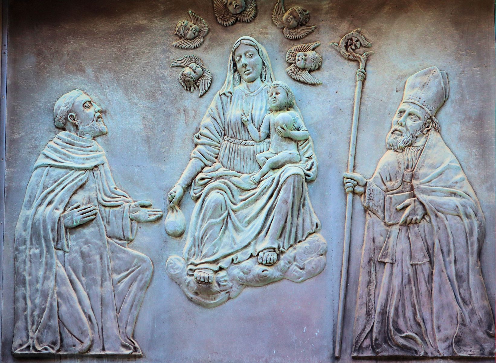 Relief, 2013, am Portal der Kirche San Lucifero in Cagliari
