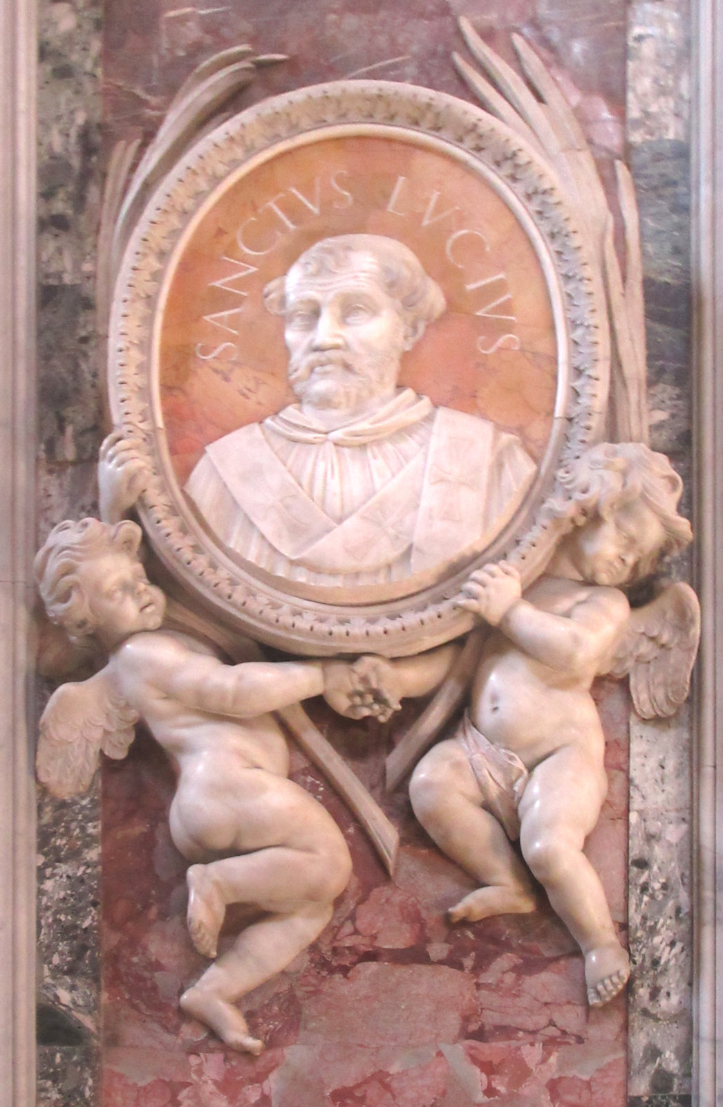 Medaillon im Petersdom in Rom