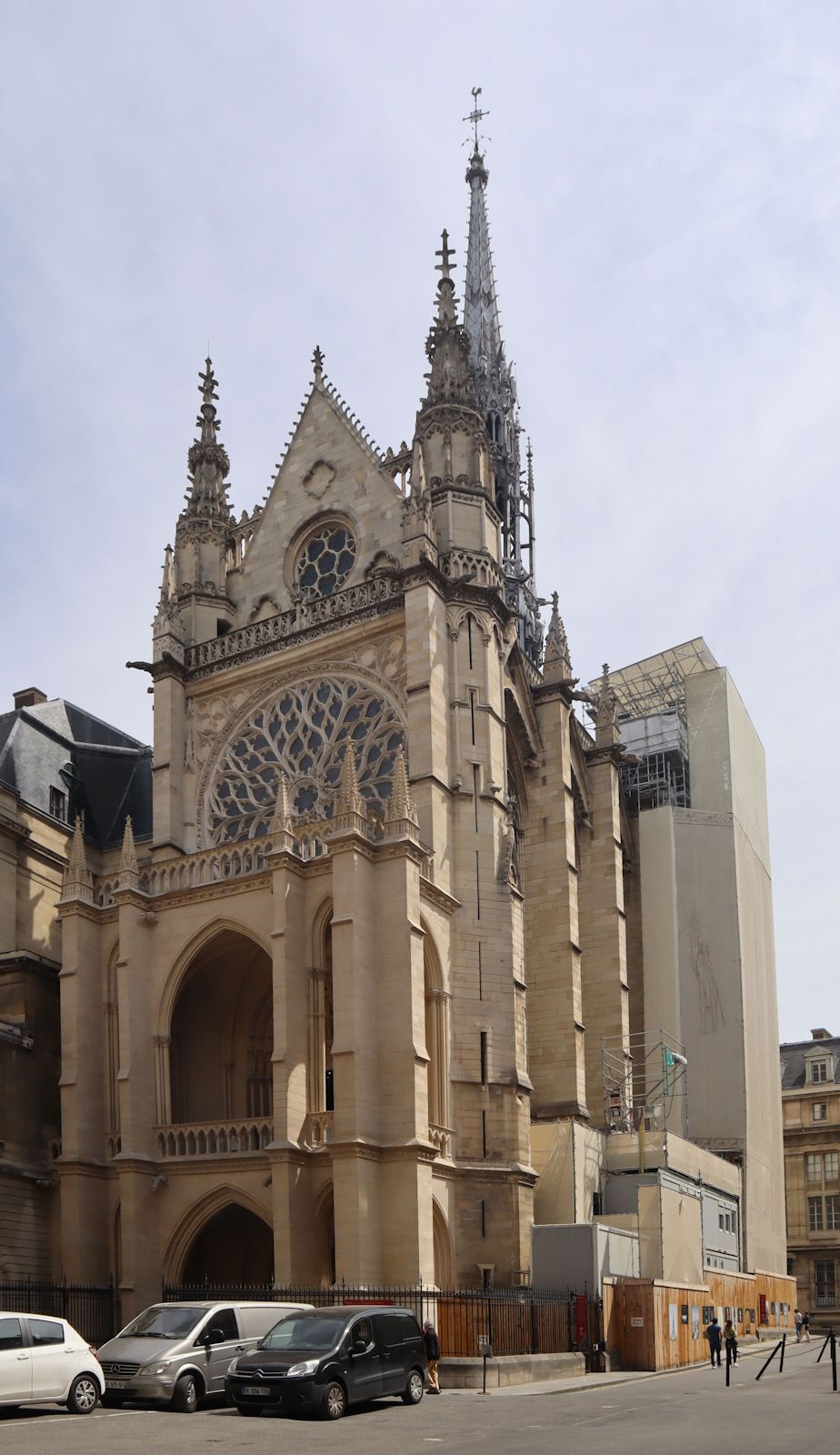 Sainte-Chapelle im heutigen Innenhof des Justizpalastes in Paris