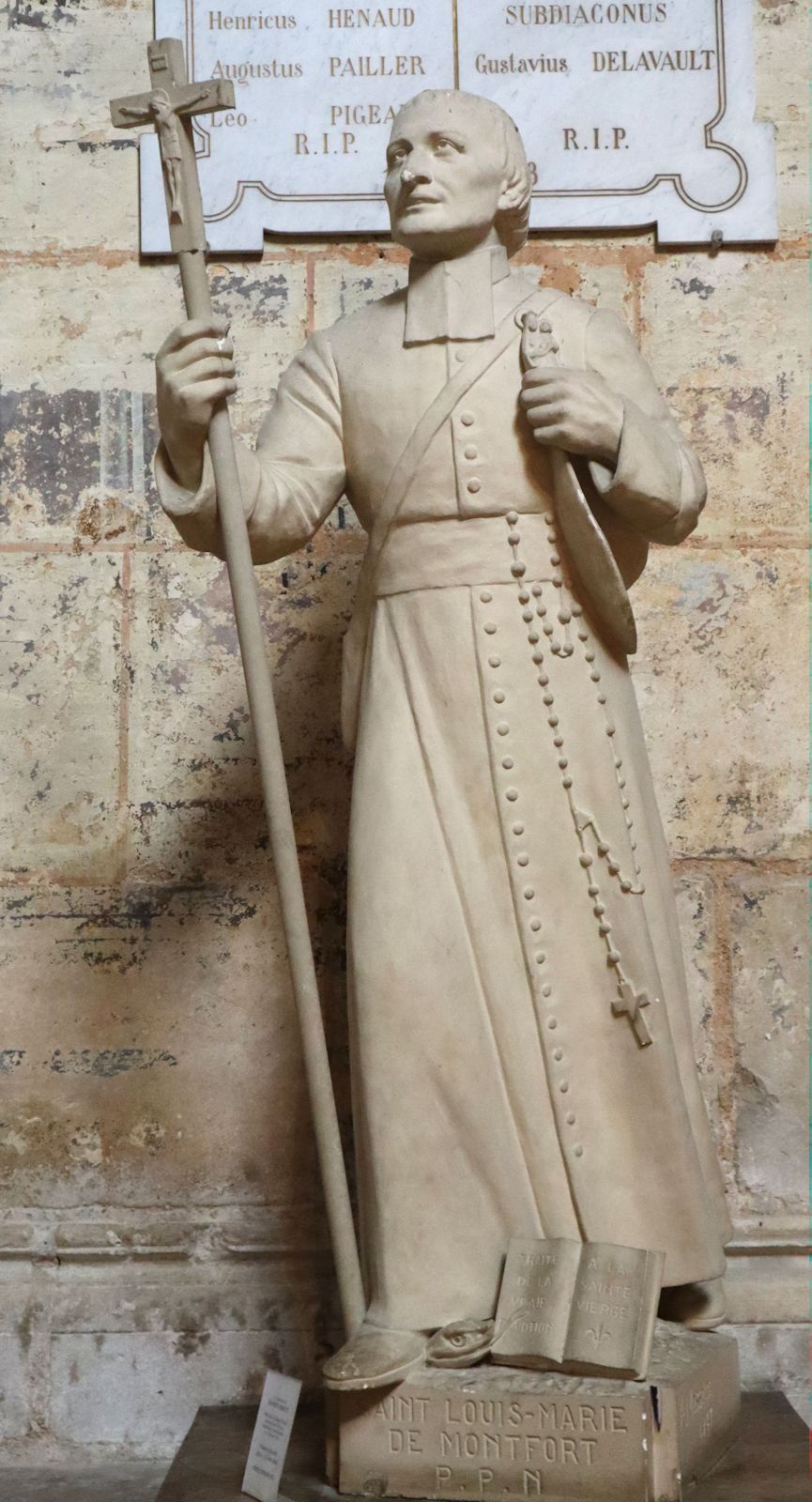 Statue in der Kathedrale in Poitiers