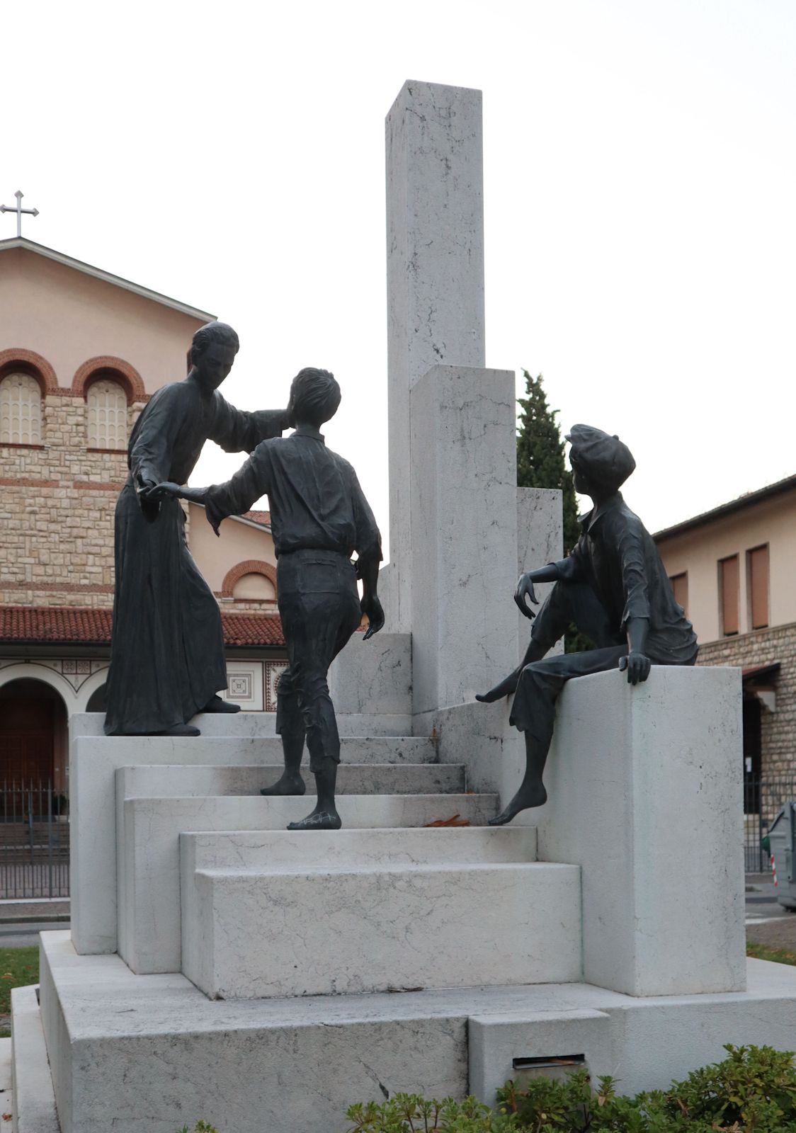Denkmal, 1999, vor der Kirche Santa Maria Immacolata in Brescia