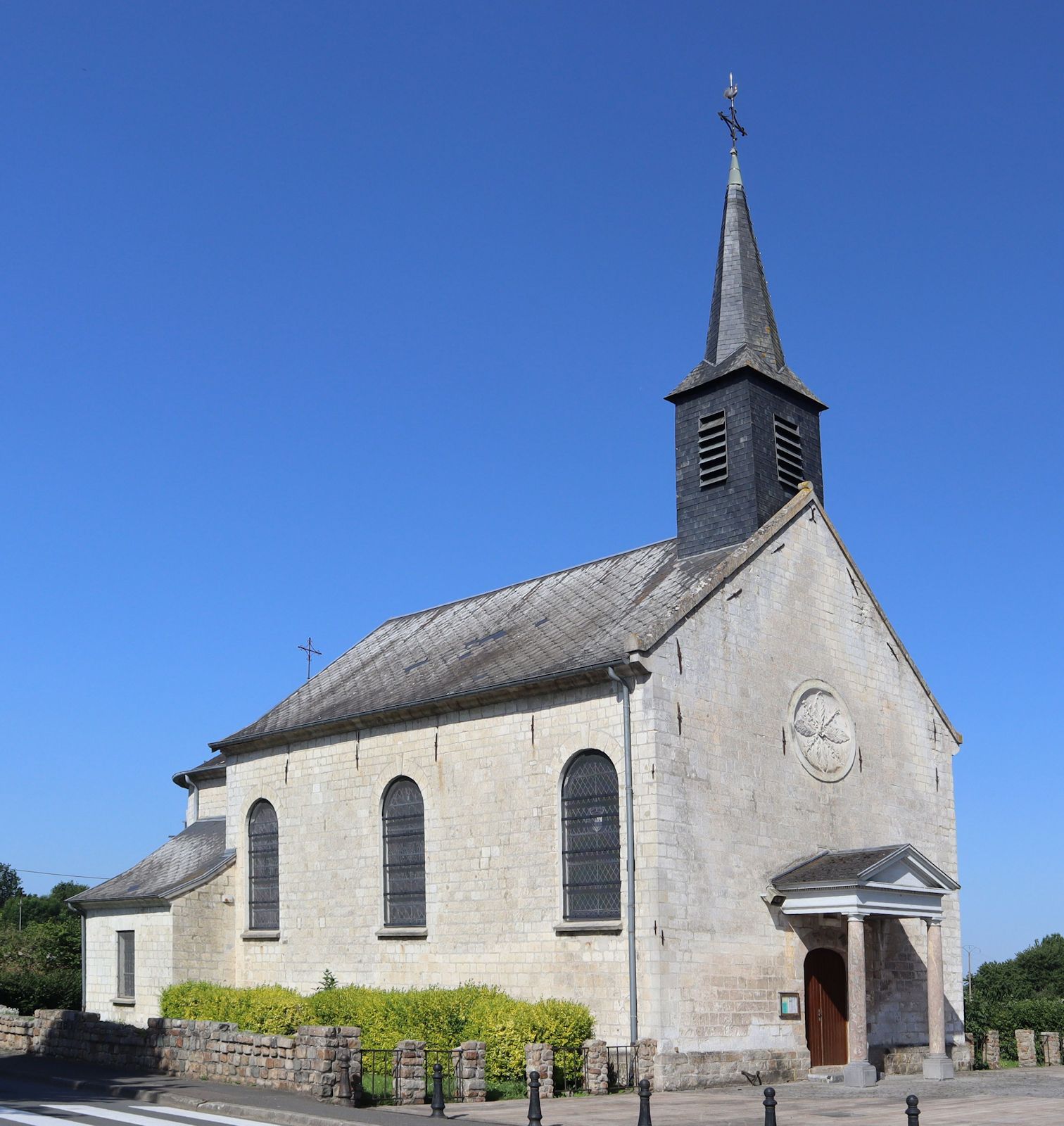 Kirche Saints-Lugle-et-Luglien in Ferfay