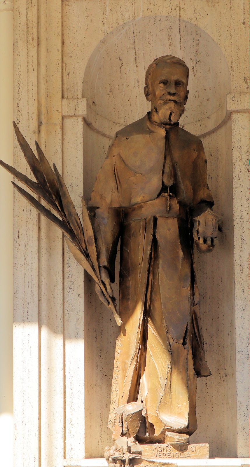 Statue an der Basilika Santa Maria Ausiliatrice in Turin