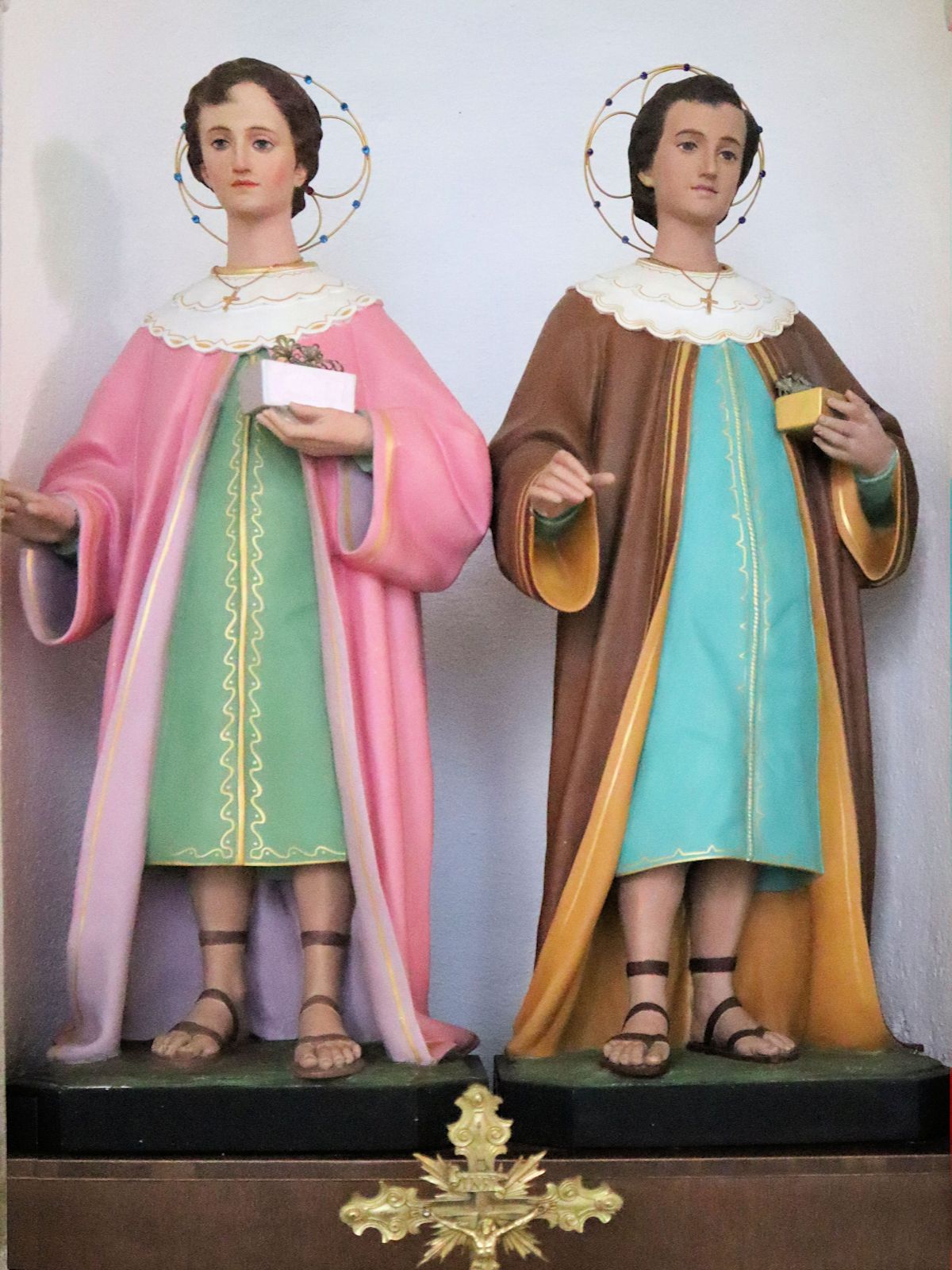 Statuen von Cisellus und Camerinus in der Kirche Santa Croce in Santu Lussurgiu 