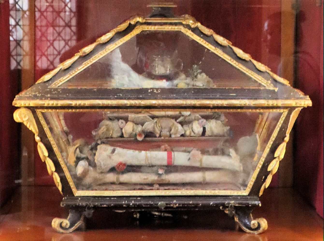 Reliquien von Luxorius und Camerinus in der Dal Pozzo-Kapelle des Campo Santo in Pisa