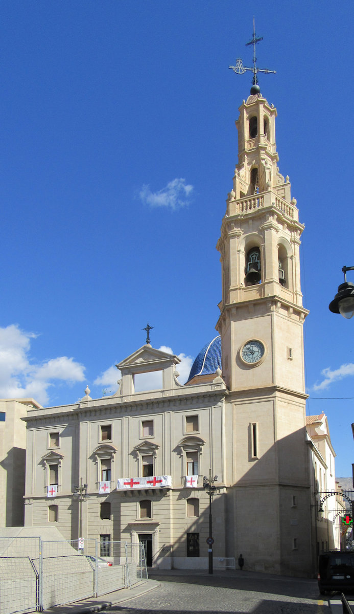 Die im Spanischen Bürgerkrieg zerstörte, 1940 bis 1954 in klassizitischem Stil wieder aufgebaute Erzpriesterliche Kirche in Alcoi