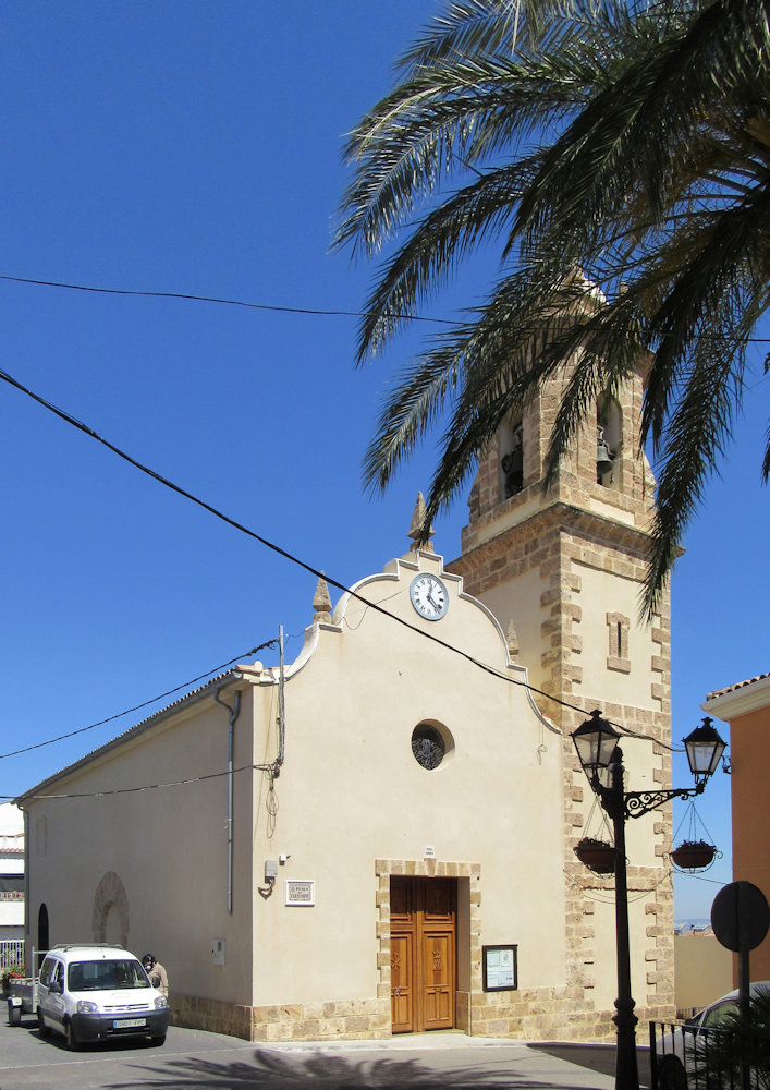 Kirche im Dorf Benissoda