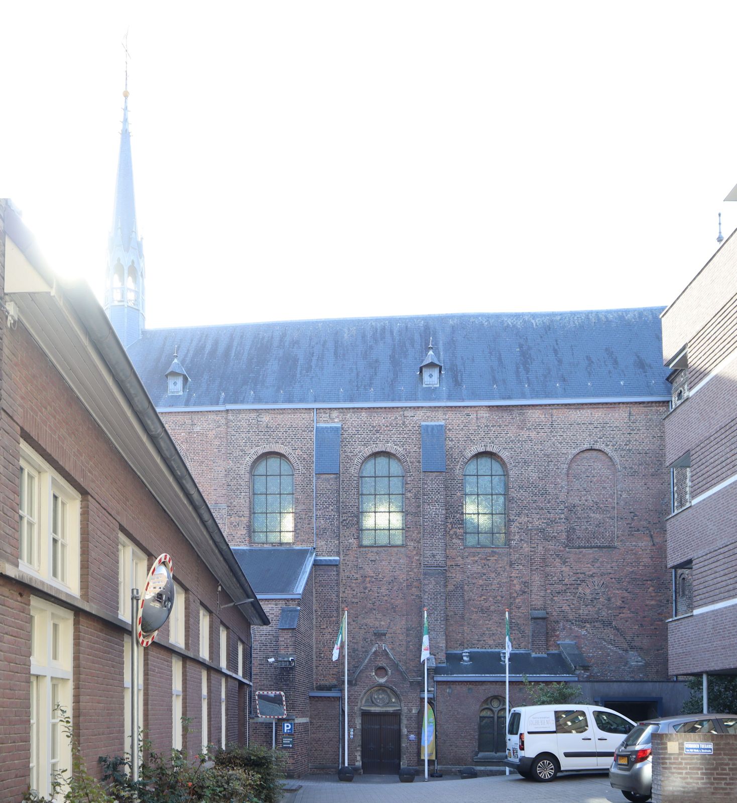 in einem Hinterhof gelegen: die „Carolus Kapel”