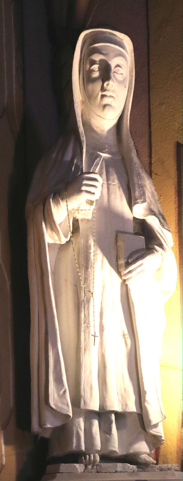 Statue in der Kirche Santa Caterina in Trino