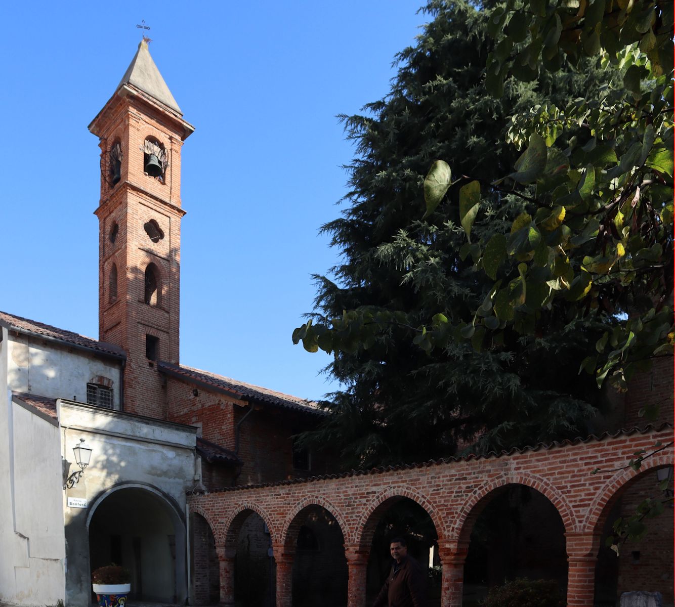Kirche San Pietro Martire, links davon Magdalenas Geburtshaus, rechts der Kreuzgang des Klosters Santa Caterina