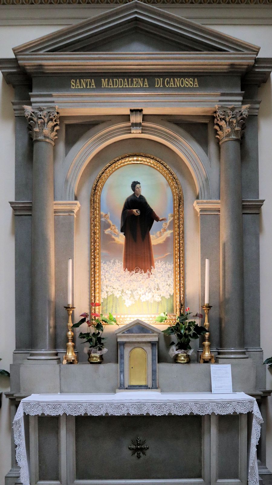 Altar in der Kirche Sacra Famiglia der Canossianerinnen in Schio, heute Sanktuarium Santa Bakhita