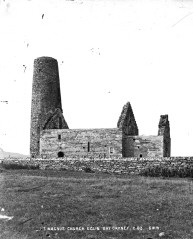 Foto aus dem Jahr 1893: Ruine der Magnus-Kirche am Ort seines Todes, der Eglis-Bay auf Orkney