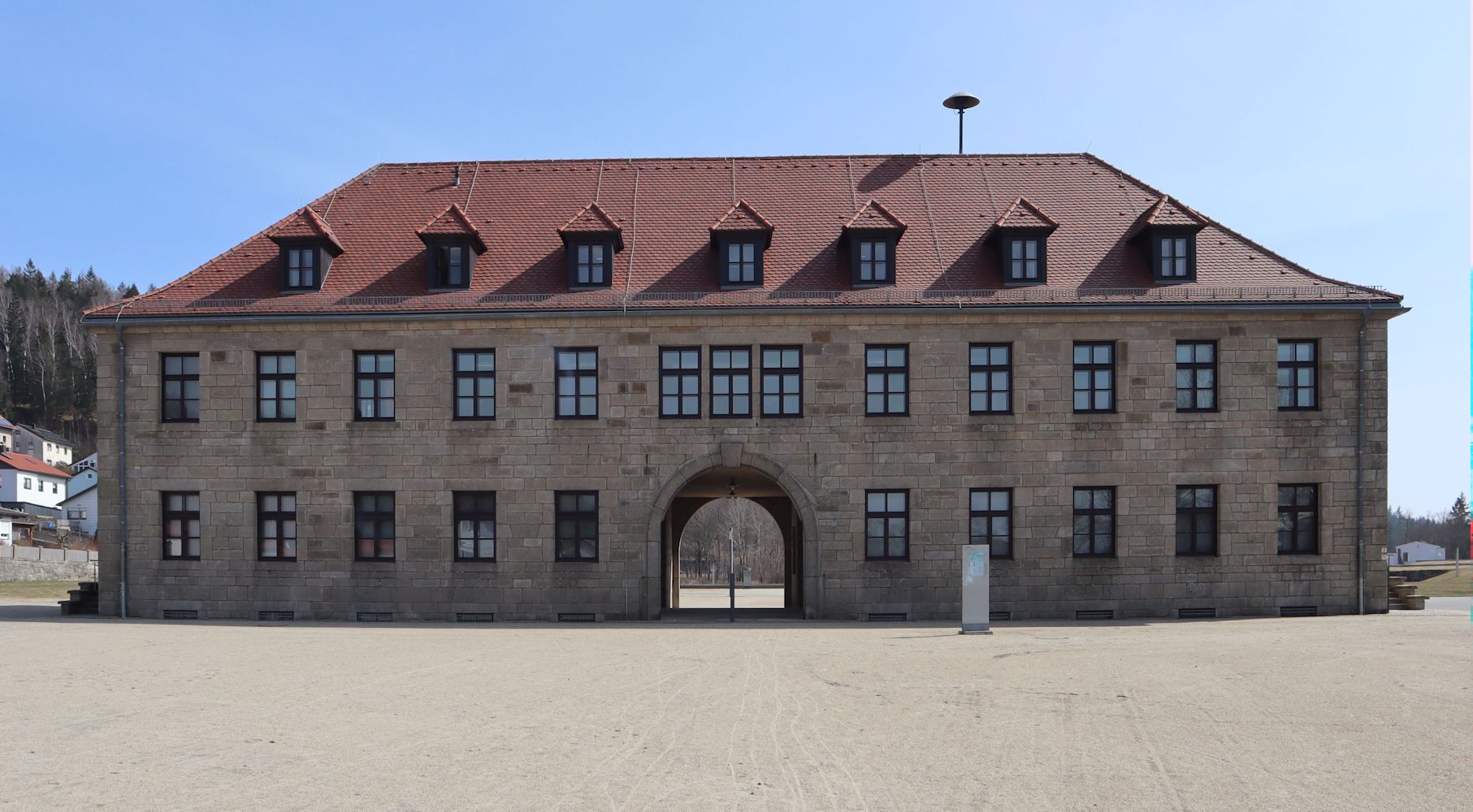 Kommandanturgebäude des ehemaligen Konzentrationslagers in Flossenbürg