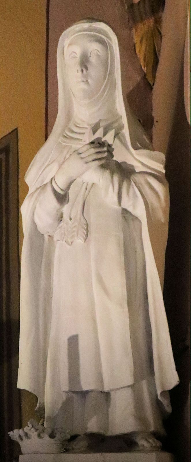 Statue in der Kirche Santa Caterina in Trino bei Vercelli