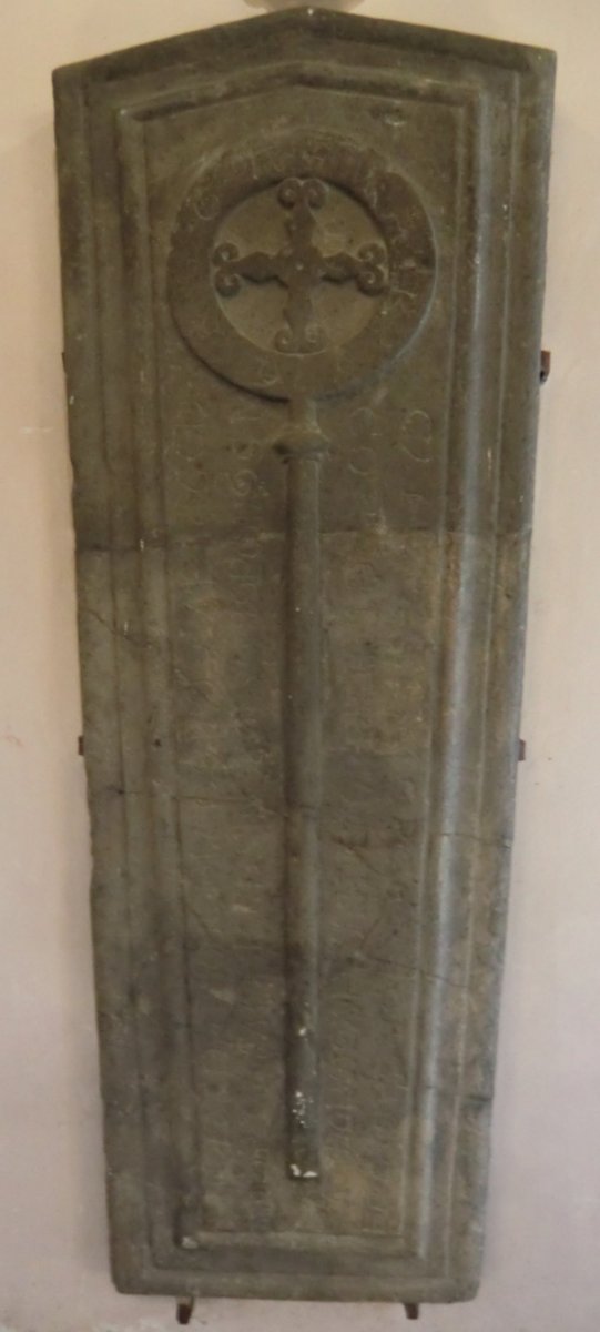 Grabplatte in der Walburga-Kirche in Walberberg